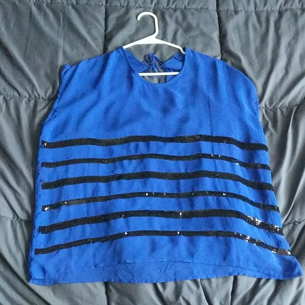 Blue short sleeve with sequin